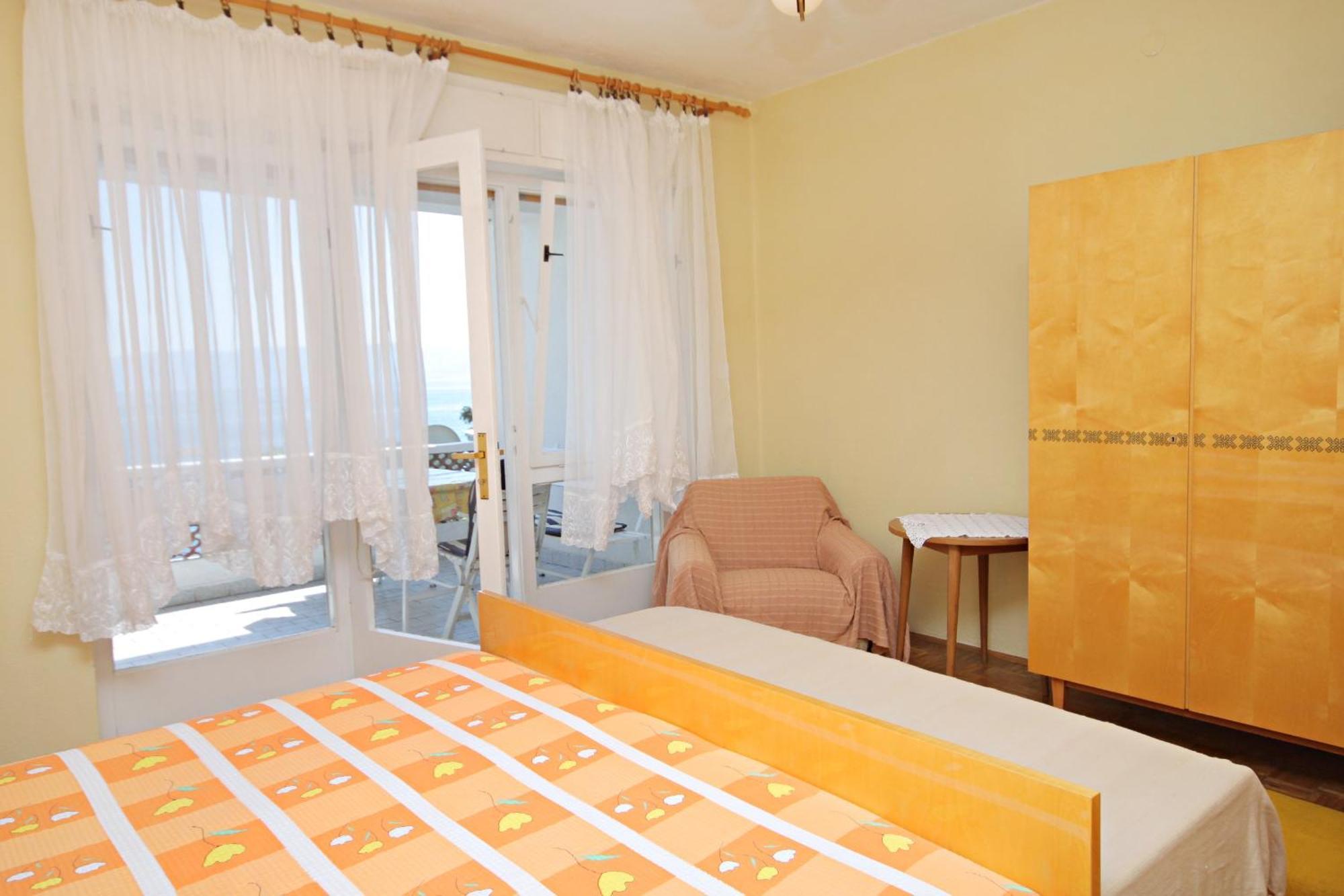 Apartments By The Sea Novi Vinodolski - 5558 Zimmer foto